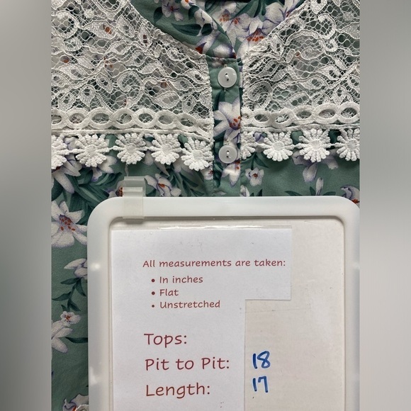 ✨ 4 for $30 ✨ Seven N Sage Green Color Floral Cropped Button-Up Top Size S - Picture 4 of 4